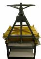 Squeezing screw-down press press for books and restoration works 